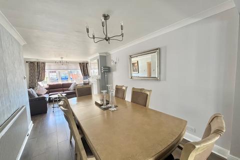 3 Denbigh Close, Hornchurch, RM11 3EA