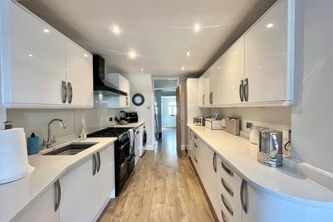 3 Denbigh Close, Hornchurch, RM11 3EA