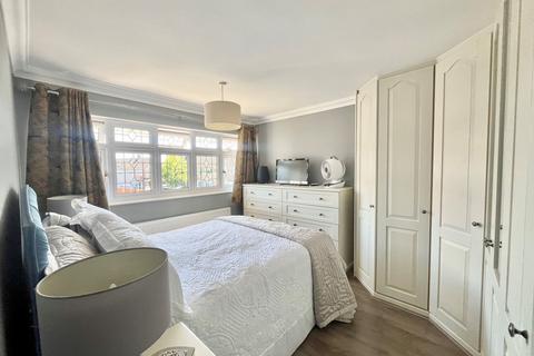 3 Denbigh Close, Hornchurch, RM11 3EA