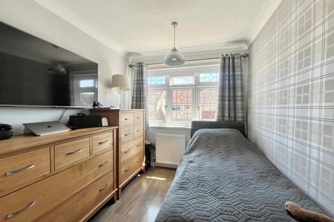 3 Denbigh Close, Hornchurch, RM11 3EA