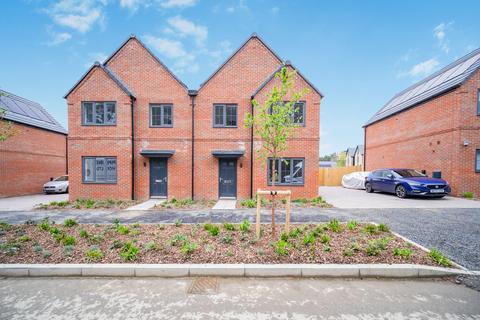 3 bedroom semi-detached house to rent, Hailwood Avenue, Crowthorne