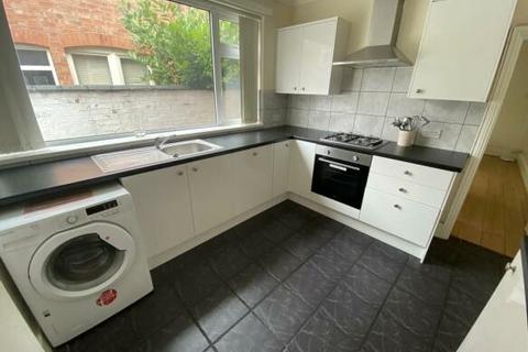 5 bedroom terraced house to rent, St. Leonards Road, Leicester, LE2