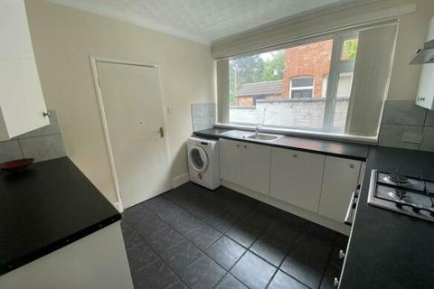 5 bedroom terraced house to rent, St. Leonards Road, Leicester, LE2