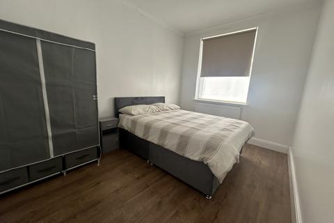 1 bedroom ground floor flat to rent, Ferndale Road, Enfield EN3