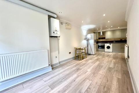 1 bedroom apartment to rent, Lavender Hill, London SW11