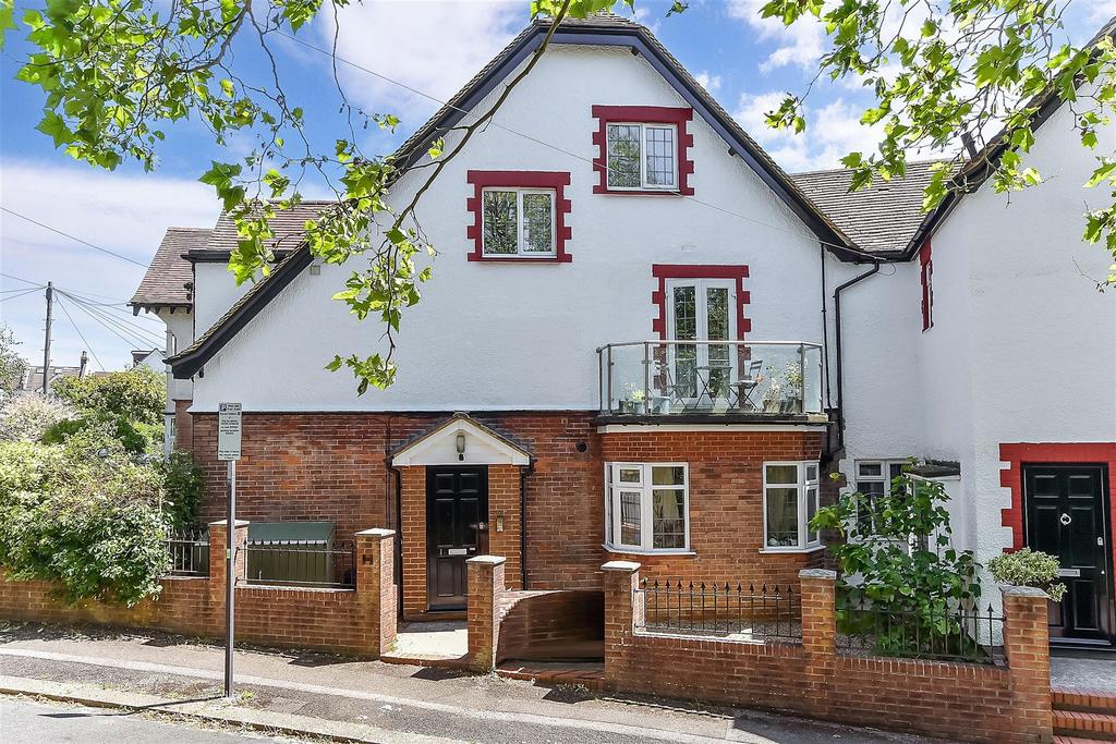 Silverdale Avenue, Hove, East Sussex 2 bed flat for sale £360,000