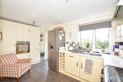 24 Brookenbee Close, Rustington, Littlehampton, BN16 3SH