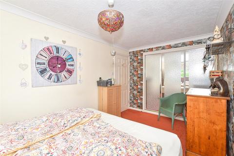 24 Brookenbee Close, Rustington, Littlehampton, BN16 3SH