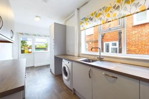 11 Avenue Road, Caterham, CR3 5TR