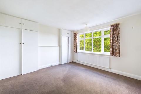 11 Avenue Road, Caterham, CR3 5TR