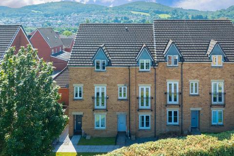 4 bedroom townhouse to rent, Knights Walk, Castle Maen , Caerphilly