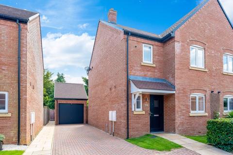 3 bedroom semi-detached house for sale, Merlin Close, Bodicote, Banbury - Beautifully presented