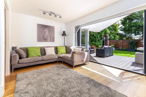 3 bedroom semi-detached house for sale, Merlin Close, Bodicote, Banbury - Beautifully presented
