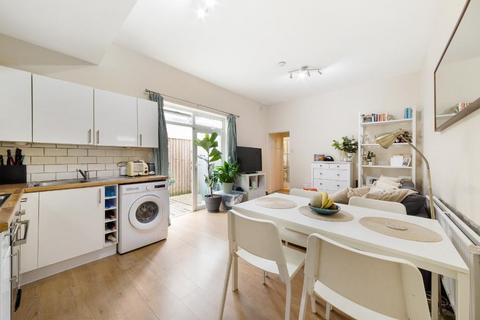 1 bedroom flat for sale, Kingston Road, London, SW20 8JS