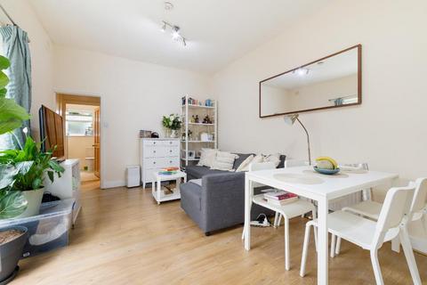 1 bedroom flat for sale, Kingston Road, London, SW20 8JS