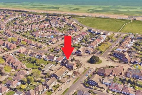 2 bedroom flat for sale, Alinora Crescent, Goring-by-Sea, Worthing, West Sussex, BN12