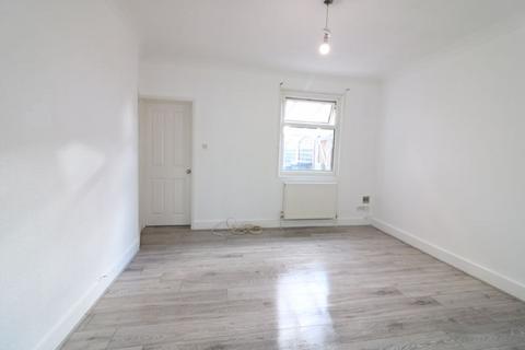 1 bedroom ground floor maisonette to rent, One Bedroom Maisonette to Rent