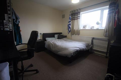 6 bedroom semi-detached house to rent, Abbotts Close, Uxbridge, UB8