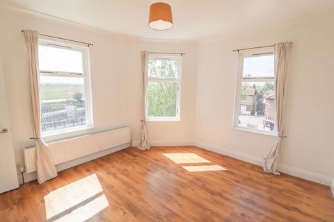 2 bedroom apartment to rent, High Street, South Benfleet