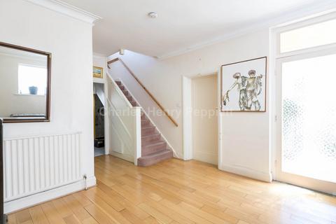 4 bedroom detached house for sale, St Georges Close, Temple Fortune, NW11