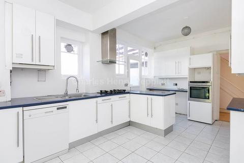 4 bedroom detached house for sale, St Georges Close, Temple Fortune, NW11