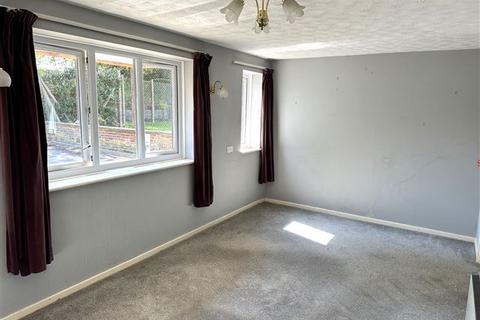 2 bedroom flat for sale, Salvington Road, Worthing, West Sussex, BN13 2JY