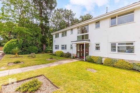 2 bedroom apartment to rent, Manor Close, Ferndown, BH22