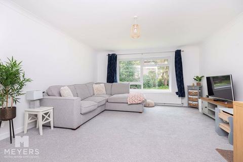 2 bedroom apartment to rent, Manor Close, Ferndown, BH22