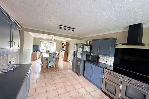 5 bedroom detached house for sale, Merryfields, Welland