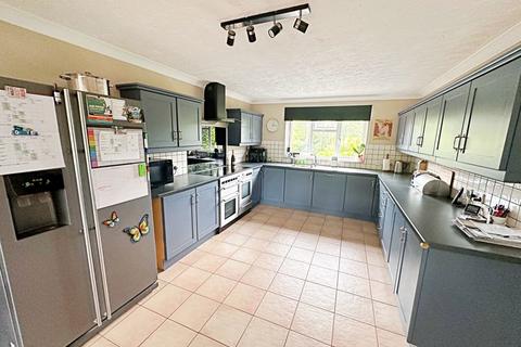 5 bedroom detached house for sale, Merryfields, Welland