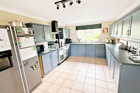 5 bedroom detached house for sale, Merryfields, Welland