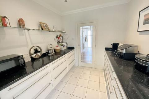 5 bedroom detached house for sale, CHRISTCHURCH TOWN CENTRE