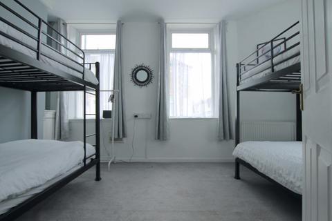 2 bedroom property to rent, Robert Street, Cardiff CF24