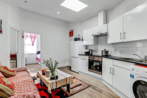 2 bedroom apartment for sale, Cambridge Avenue, Kilburn