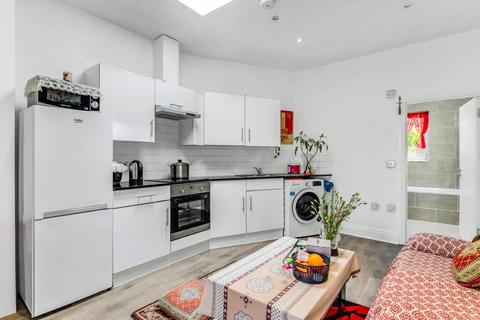 2 bedroom apartment for sale, Cambridge Avenue, Kilburn