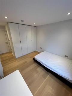 7 bedroom house share to rent, Lowden Road, London