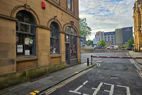 Shop to rent, Wesley Court, Halifax