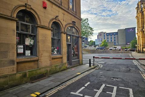 Shop to rent, Wesley Court, Halifax