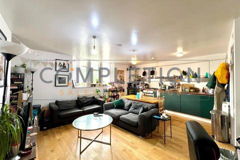 3 bedroom flat to rent, 121 Cannon Street road, Whitechapel E1