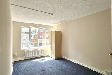 1 bedroom flat to rent, Wood Street, London E17