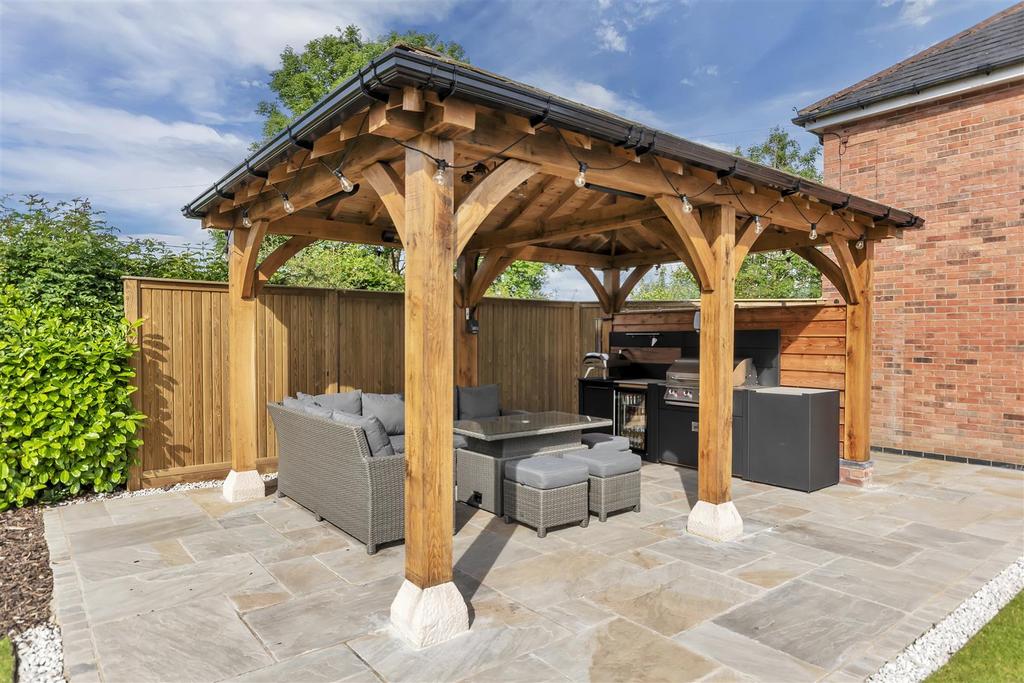 Gazebo &amp; outdoor kitchen area.jpg