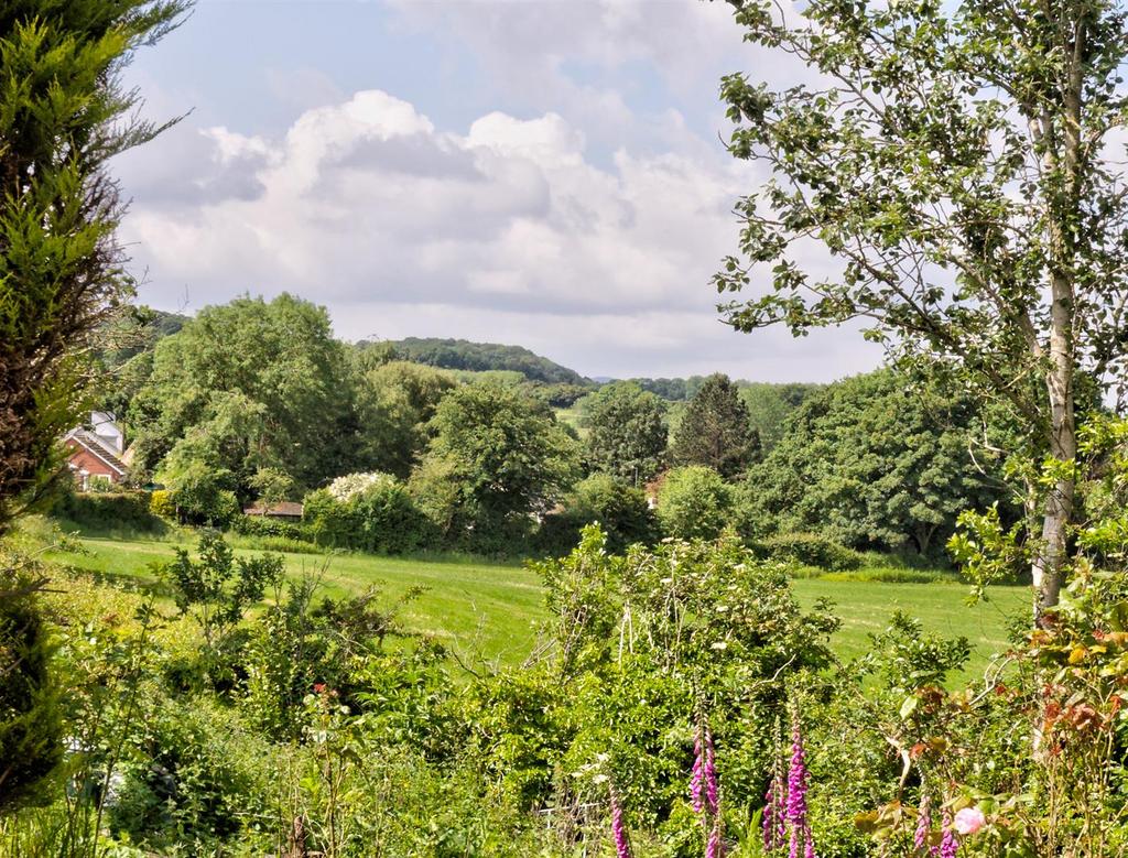 Pontesbury Hill, Pontesbury, Shrewsbury 3 bed detached house for sale
