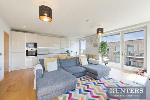 2 bedroom flat for sale, Paddlers Avenue, Brentford