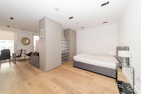 Studio to rent, 2 Exchange Gardens, London, SW8