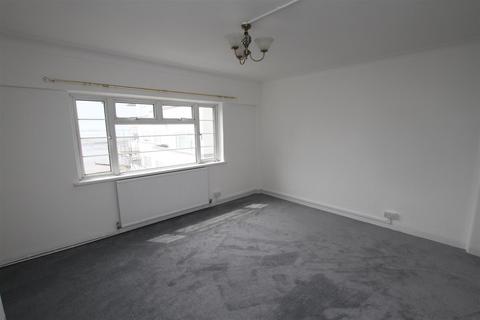 3 bedroom flat to rent, Argyll House, Seaforth Road, Westcliff On Sea