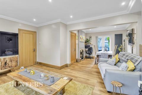 24 Chestnut Crescent, Oldham, OL8 2NL