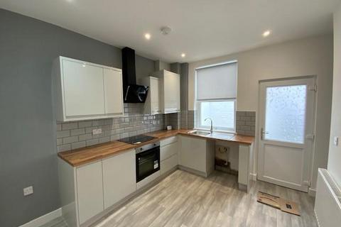 2 bedroom house to rent, Cecil Street, Dukinfield