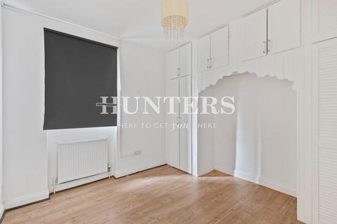 4 bedroom flat for sale, Dollis Hill Lane, London, NW2