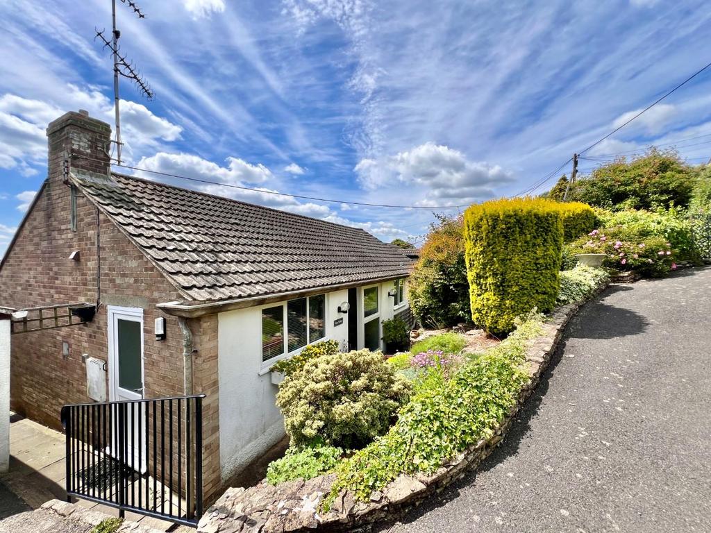 Westrip, Stroud 3 bed detached bungalow for sale £450,000