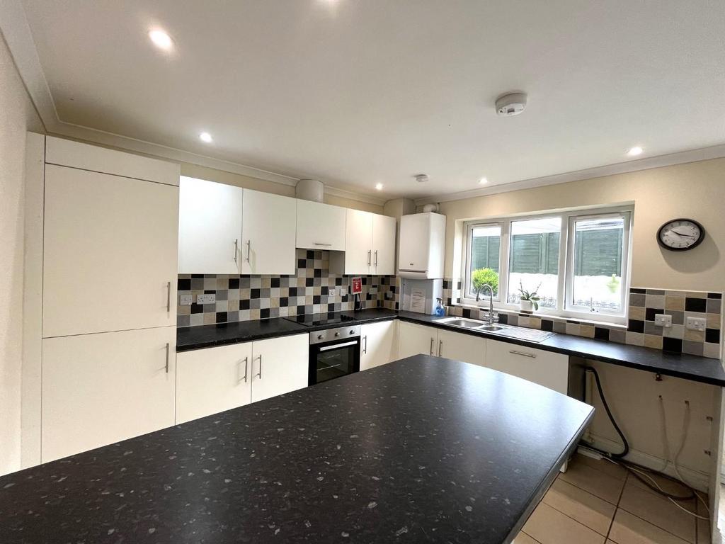 Kitchen 2.JPG